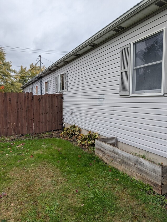 Building Photo - Third St Duplex