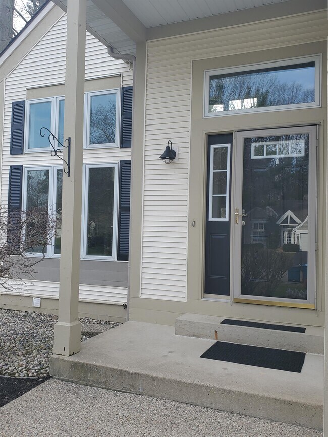 Foto del edificio - 2036 Breeze Dr