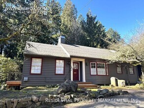 Building Photo - 1938 SW Edgewood Rd