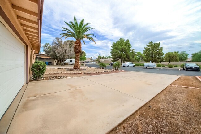 Foto del edificio - 4 Bedroom single family home in Glendale