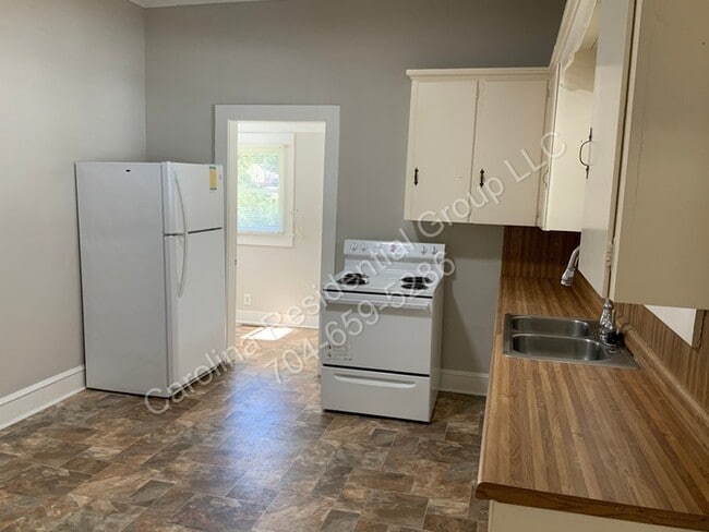 Building Photo - 607 Forest Ave