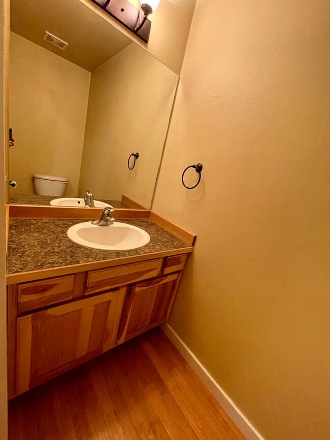 Building Photo - Lovely 3 Bed 2.5 home with 2 car garage