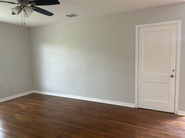 Building Photo - 2039 W Mulberry Ave