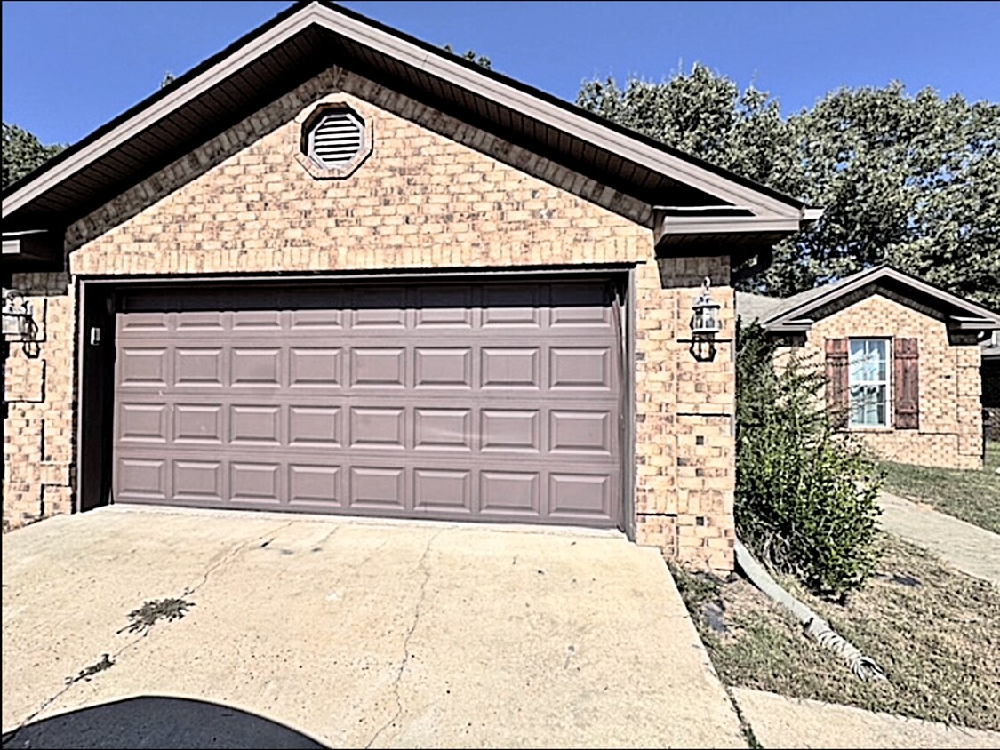 Primary Photo - 3 Bedroom, 2 Bathroom Home