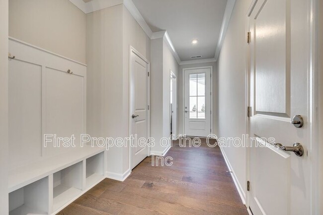 Foto del edificio - 229 Brooks Springs Drive
