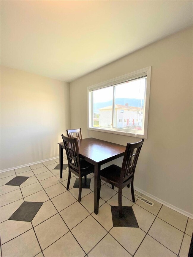 Building Photo - 2 bedroom in Kitimat BC V8C 1W4