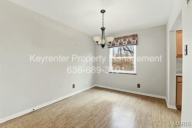 Building Photo - Spacious Updated 3-Bedroom Home in Prime Location