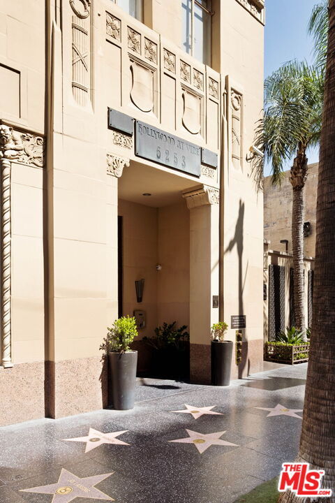 Building Photo - 6253 Hollywood Blvd