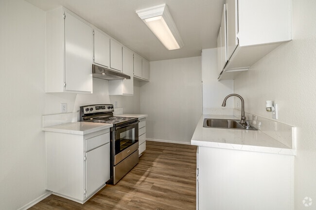 2 habitaciones, 2 baños - 950 pies cuadrados - Cocina - Cape Cod Apartments