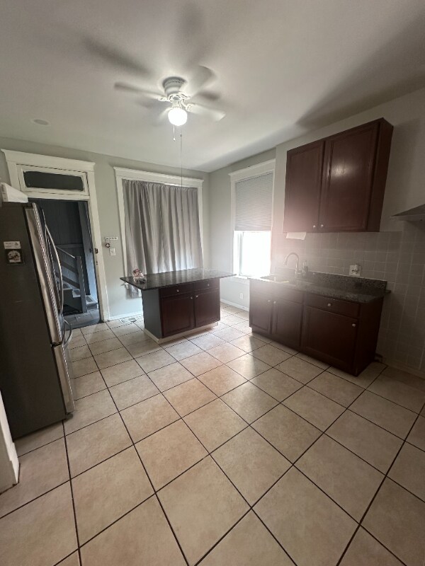 Foto del edificio - 2405 S Troy St