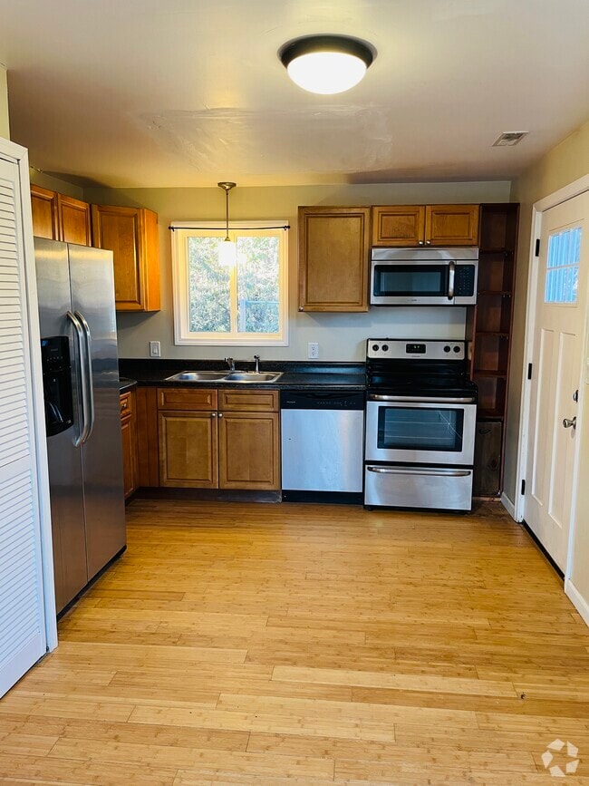 Linwood Park Apartments for Rent with Parking Asheville, NC 2