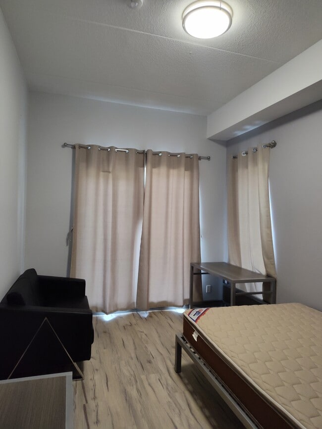 Building Photo - 77-177 Leland St