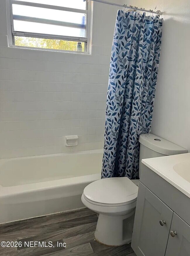 Foto del edificio - 1554 W 22nd St