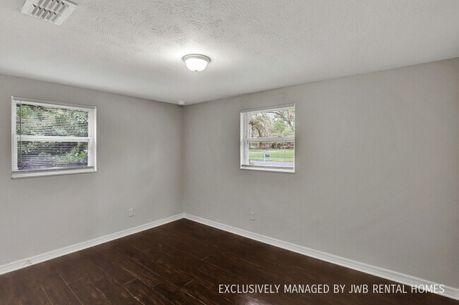 Building Photo - 6926 George Wood Ln S