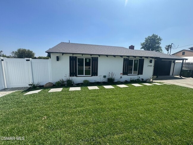 Building Photo - 21420 Chatsworth St