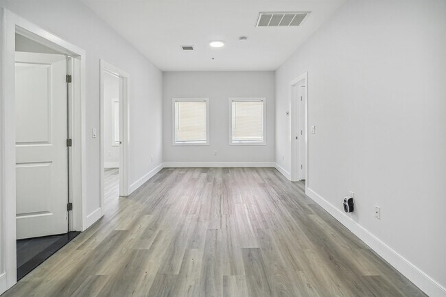 Building Photo - 1208 New York Ave