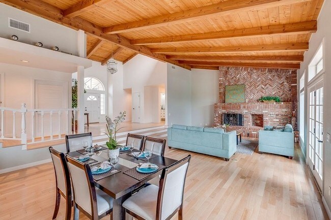Foto del edificio - 1208 Little Oaks Ln
