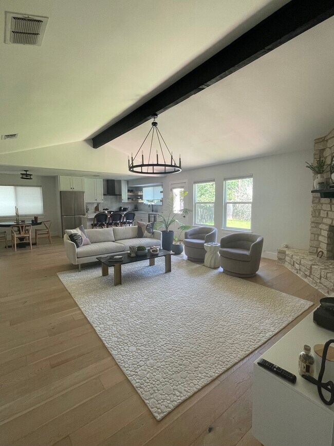 Building Photo - 5201 Summerset Trail