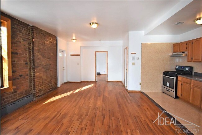 Building Photo - 3 bedroom in Brooklyn NY 11232