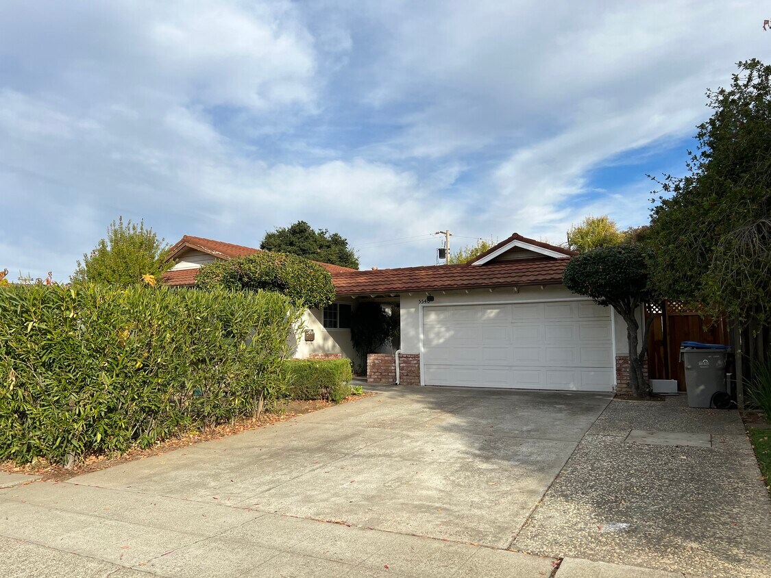 Foto principal - 5540 Harwood Rd