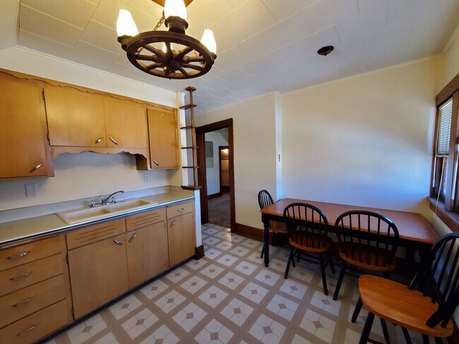 Foto del edificio - 2606 Meadow Ln