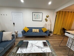 Building Photo - 2012 Brun St