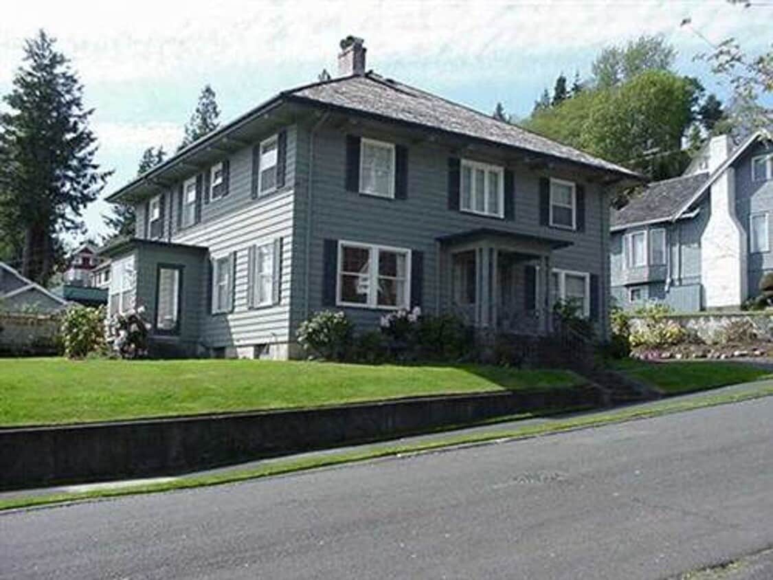 Primary Photo - 5bd 5ba Stunning Home