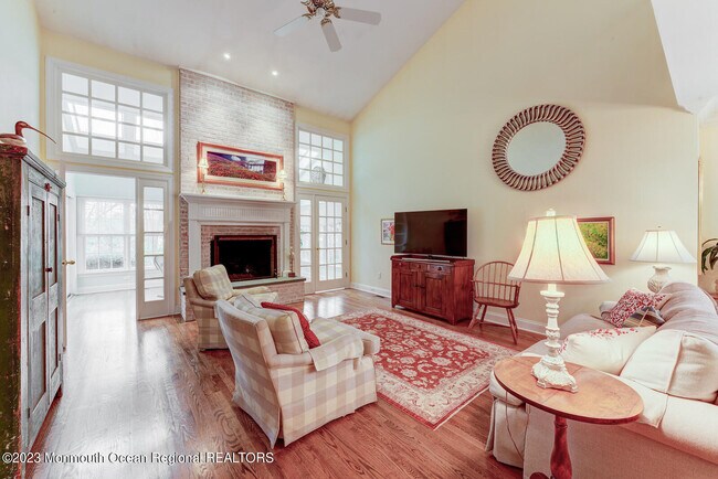 Foto del edificio - 180 Woods End Dr
