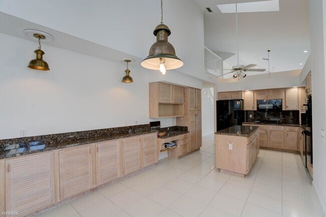 Building Photo - 5 br, 4.5 bath House - 115 Olympus Way