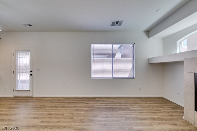 Building Photo - 685 Taliput Palm Pl