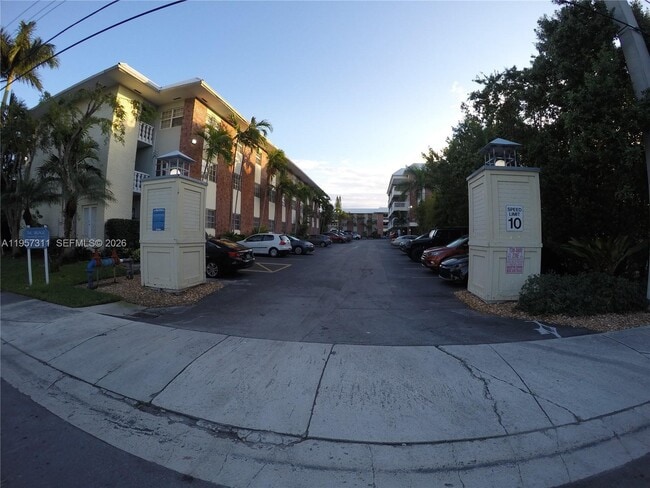 Foto del edificio - 2424 SE 17th St