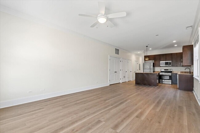 Foto del edificio - 2504 Green Bay Rd
