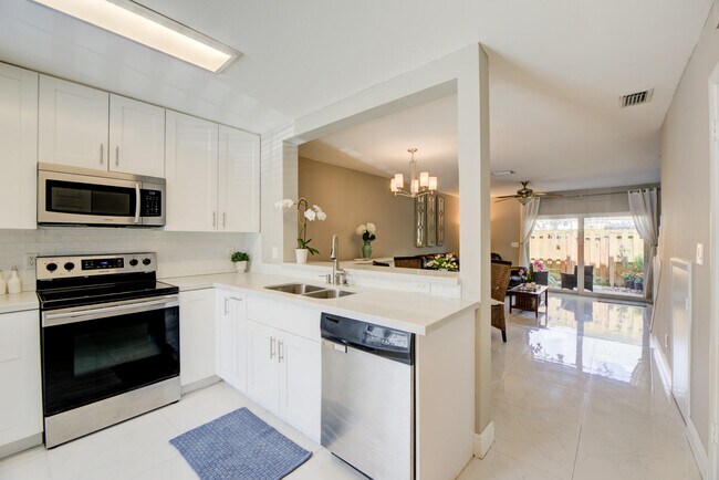Building Photo - 2900 Dorchester Ln