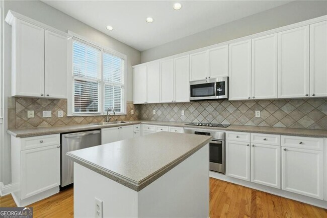 Foto del edificio - 319 Creekbank Way SE