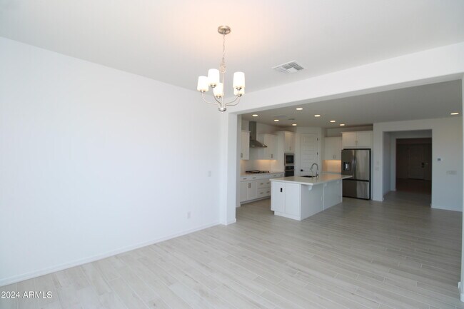 Building Photo - 8725 W Medlock Dr