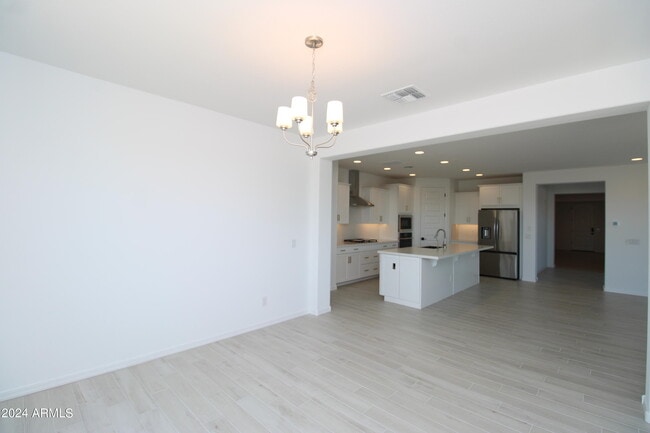 Foto del edificio - 8725 W Medlock Dr
