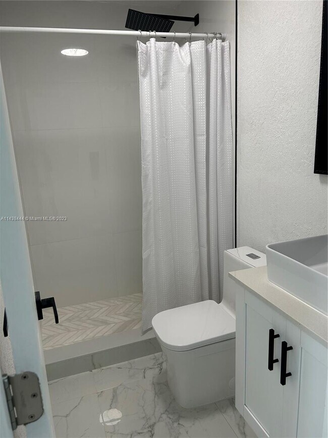 Foto del edificio - 6828 SW 14th St