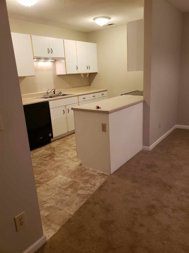Building Photo - 1129 Robin Hood Ct