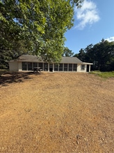 Building Photo - 53 Park Ln