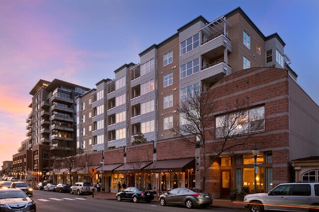 The McKee - en Main St. En Old Bellevue - 10042 Main St