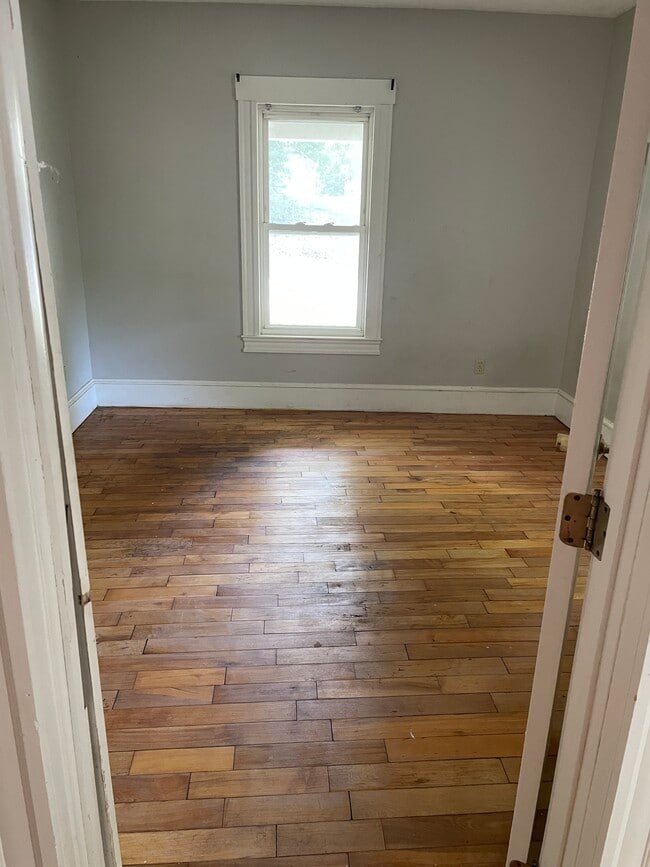 Bedroom1 - 103 High St