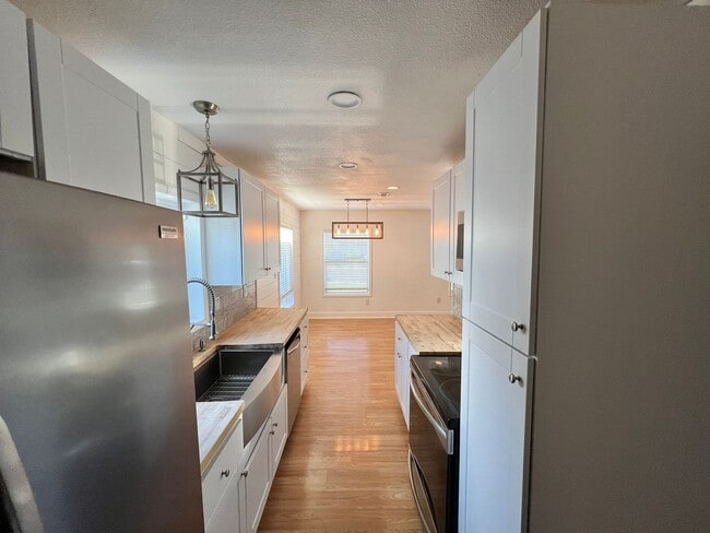 Building Photo - Remodeled Home in Old SW near Reno High