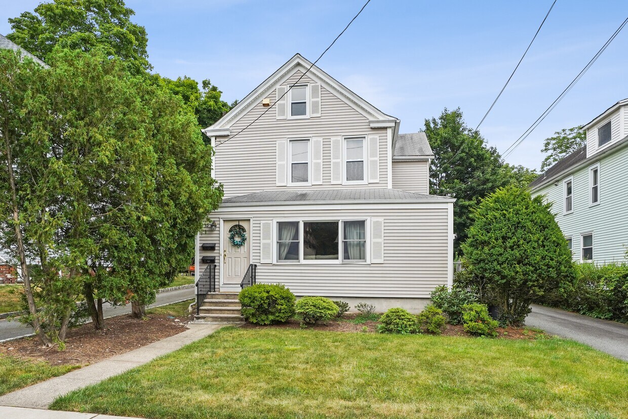 32 Washburn Pl, Caldwell, NJ 07006 House Rental in Caldwell, NJ