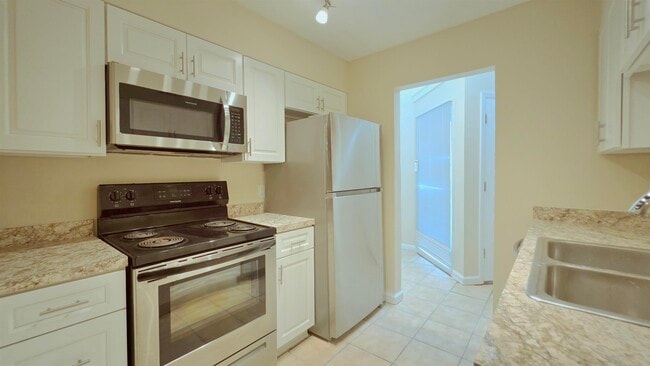 Building Photo - 310 74th Ave N