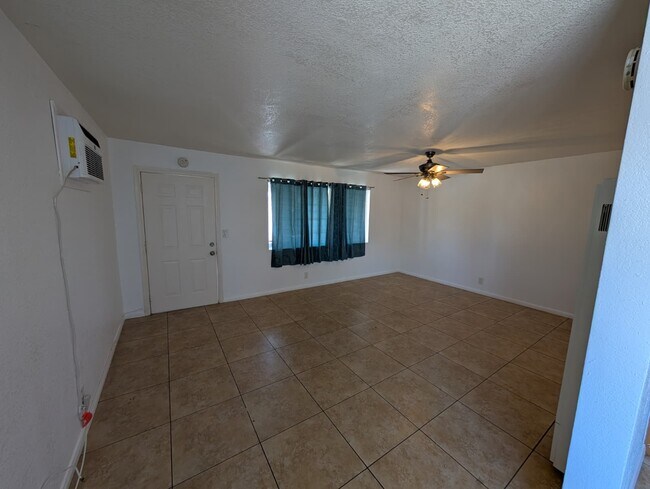 Foto del edificio - 1714 Cherry Ave