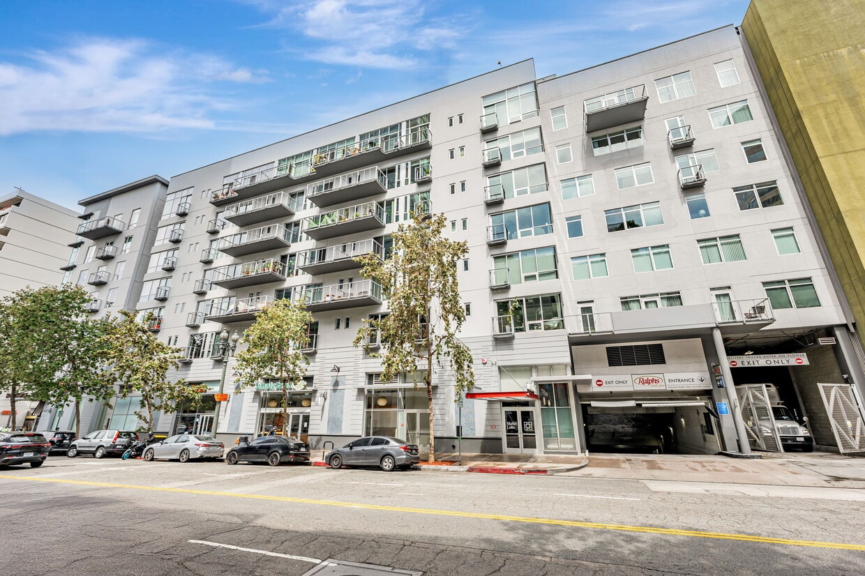 Primary Photo - 645 W 9th St