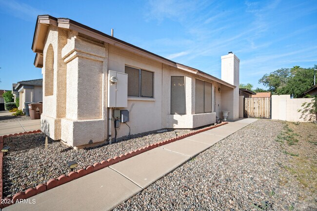 Building Photo - 9201 N 70th Dr