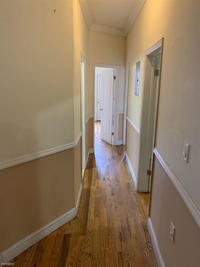 Building Photo - 3 br, 1 bath House - 4039 Carpenter Ave 1A