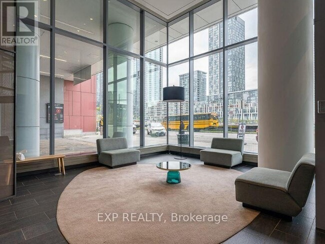 Photo du bâtiment - 576 Front St W