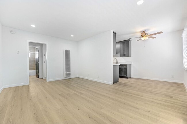 Building Photo - 844 5th St